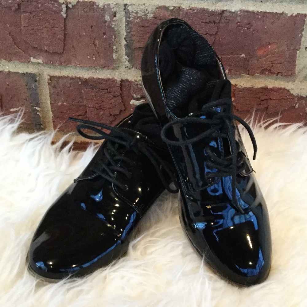BDG Urban Outfitters UO Oxford Lace up  Patent leather Loafers Like new